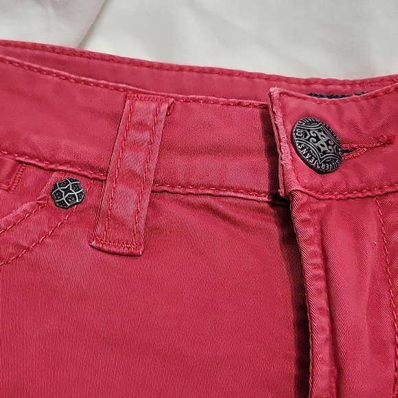 Silver Toni 3 1/2 Red Shorts. Sz 27 - Picture 6 of 6